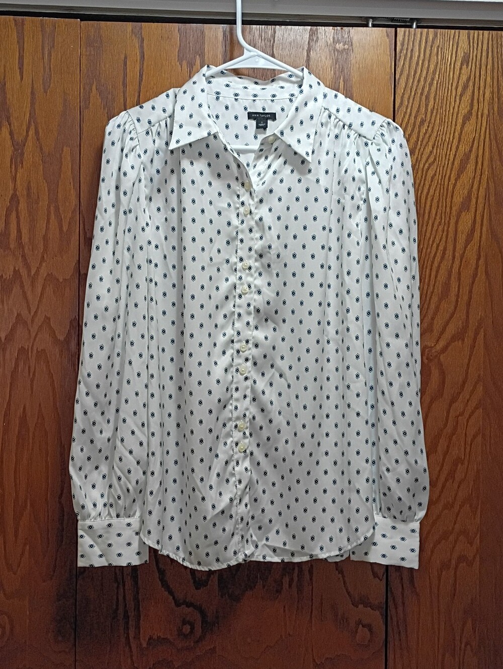 Ann Taylor White Patterned Long-Sleeve Button-Up Shirt